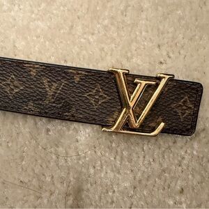 Louis Vuitton reversible belt